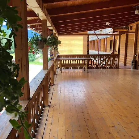Сонячні Карпати Hotell Verchovyna